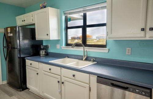 Dauphin Island House | Private waterfront Bay Beach. Huge back deck overlooking the bay. Bring dogs!