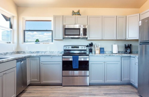 Cornville House | Private Wine Country Retreat 2 Suites & 2 Hot Tubs