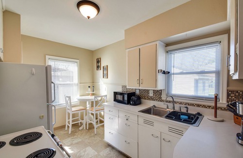 Cedar Rapids Cottage | Quaint Cedar Rapids Home, 4 Mi to Downtown!