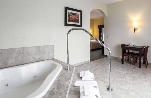 Burnside Hotel | Quality Inn Donaldsonville - Gonzales