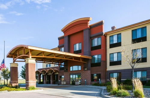 Buffalo Ridge Hotel | Quality Inn & Suites Airport North