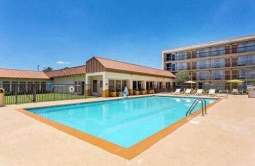 Port Allen Hotel | Quality Inn & Suites Baton Rouge West - Port Allen