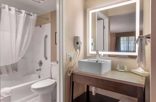 Camarillo Hotel | Quality Inn & Suites Camarillo - Oxnard