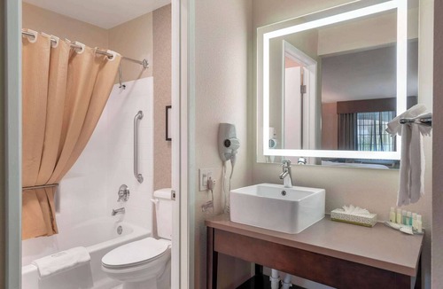 Camarillo Hotel | Quality Inn & Suites Camarillo - Oxnard