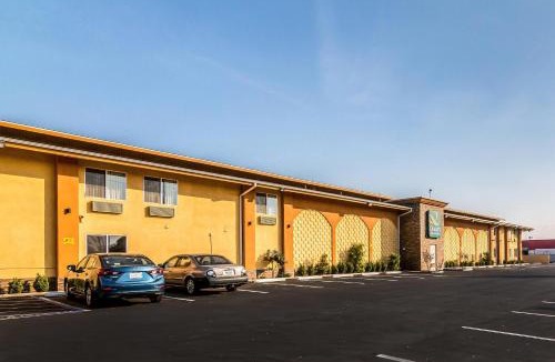 Oleander - Sunset Hotel | Quality Inn & Suites near Downtown Bakersfield