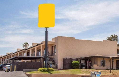 Barstow Apartment | Queen Bed|Accessible|Nsmk