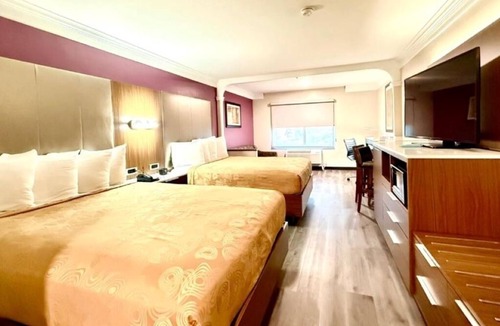 Inglewood Hotel | Quiet and Spacious Suite Near Hollywood Walk of Fame – Ideal for Families