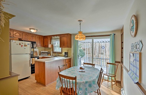 Brewster House | Quiet Brewster House w/Deck, Mins to Bay Beaches!