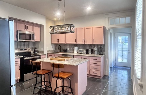 Broadmoor House | Quiet, Centrally located & Pet-Friendly 3-bed/2 1/2 bath house in New Orleans