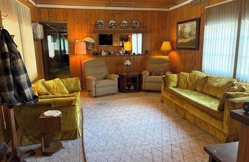 Hermantown House | Quiet, Cozy cabin-like Nordic Nook mobile home