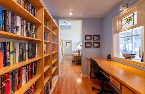 Idlewild House | Quiet Door County Retreat w Private Bay Access