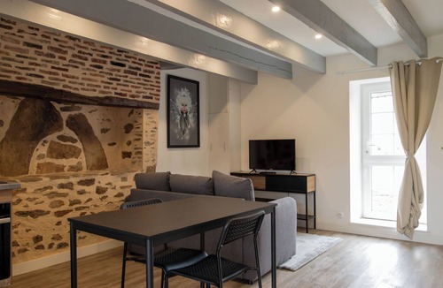 Saint-Herblain Apartment | Quiet duplex gite near Zenith and clinic