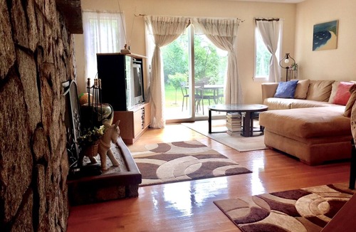 Wellesley House | Quiet Entire Home/Office - Best Location - Walk to Train/Colleges/Grocery