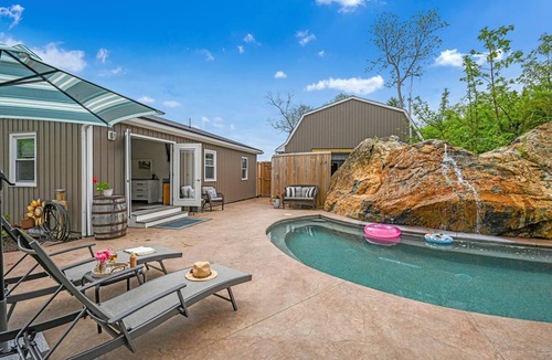 Cardiff House | Quiet house heated pool & waterfall open all year