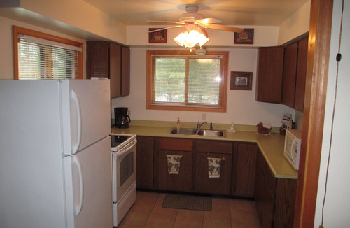 New Lisbon Cabin | Quiet, secluded Year Round Cottage near Castle Rock Lake