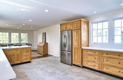 Tiverton House | Quiet Wooded Acre in Tiverton Near the Beach, 2 Decks, Big Yard & Great Kitchen