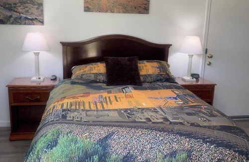 Keene House | "Quinn"tessential RailFan Accommodations 4 People 13& up. 2 Bedroom, 1 Bathroom