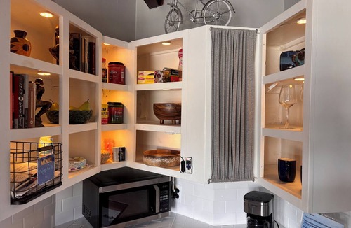 Gloucester Apartment | Quirky 1-bedroom apartment with AC in delightful Gloucester, near water