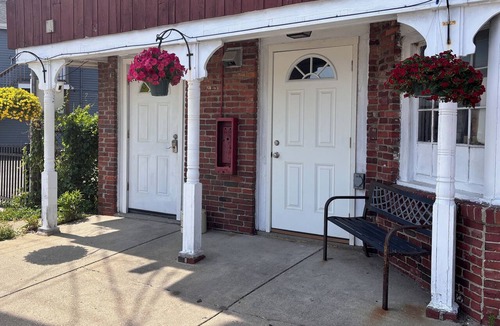 Gloucester Apartment | Quirky 1-bedroom apartment with AC in delightful Gloucester, near water