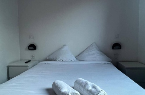 Python Duvernois Bed & Breakfast | Résidence Internationale de Paris