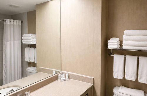 Trenton Hotel | Ramada by Wyndham Trenton