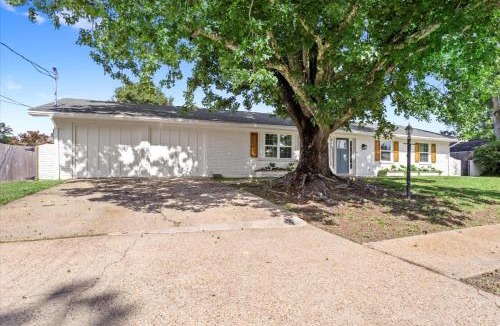 Gulfport House | Ranch Home Gem 5BR Home Sleeps 12 with Game Room