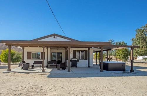 Indio Hills House | Ranch House with Lap Pool Biking & Running Course