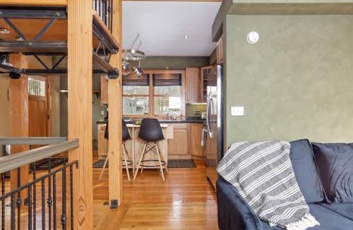 Elliot Park House | Rare Downtown Carriage House - Walk to US Bank & Convention Center