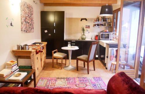 17th Arrondissement Apartment | RARE Villa avec jardin privatif au centre de Paris