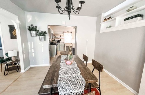 Appleton House | Reclaimed Historic Home 1min to Downtown-Sleeps 7!