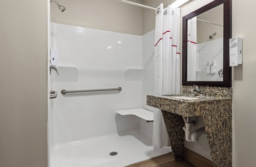 Broadmoor Hotel | Red Roof Inn Baton Rouge