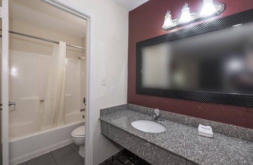 Mobile Hotel | Red Roof Inn Mobile - Midtown