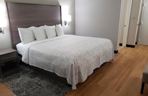 Kreole Hotel | Red Roof Inn Moss Point