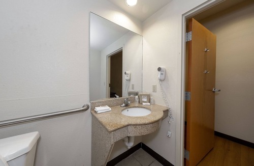 Biloxi Hotel | Red Roof Inn & Suites Biloxi - Ocean Springs
