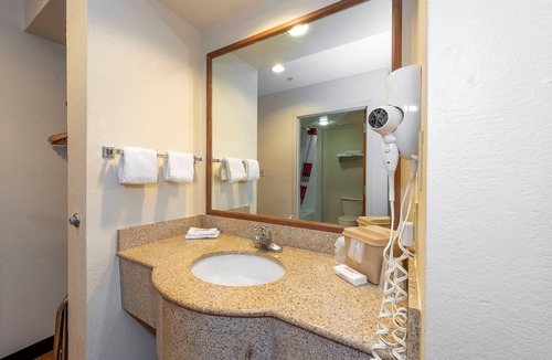 Biloxi Hotel | Red Roof Inn & Suites Biloxi - Ocean Springs