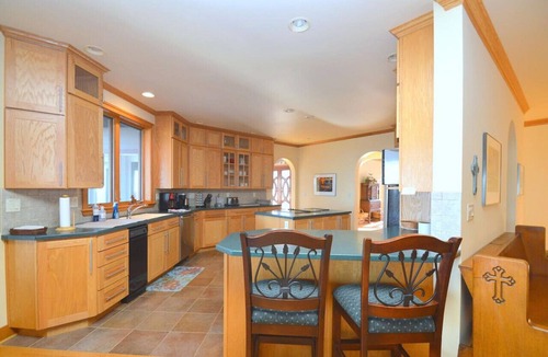 The Woods House | Redbud Keep - move theater, wifi, golf, view, recreation center access, grill
