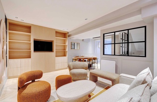 Quartier du Mail Apartment | Refined Parisian flat with Designer Finishes – Rue Montorgueil Elegance