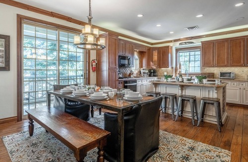 Mammoth Lakes Cabin | Refined Rustic Retreat | Walk to Canyon Lodge, Hot Tub, Sauna & Garage