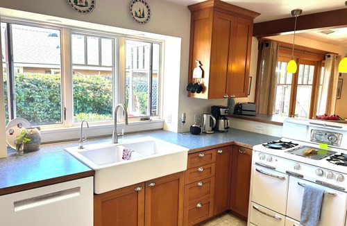 Santa Barbara House | Regal Craftsman, Quiet, Workable, Family Friendly, Walk to Coffee/Dining