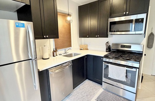 Kutzky Park House | Relax & Recharge - 3 BR w/Garage, only 3 blocks from Mayo Campus!