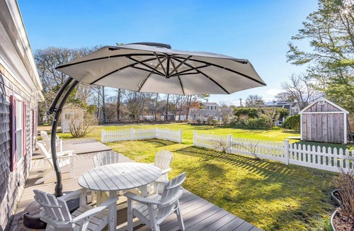 South Chatham House | Relaxing 3br, private yard, walk to beach, close to bike trail and shopping!