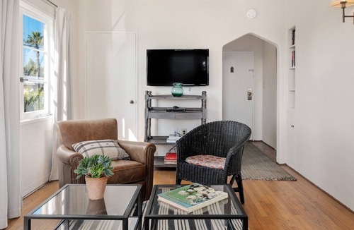 Milpas Cottage | Relaxing and Cozy Cottage with Hot Tub and Balcony!