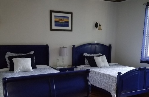 Hernando House | RELAXING & BEAUTIFUL Log Cabin home 4 Bedroom 3 Bathroom Lakeside
