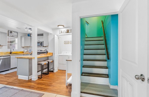 Foley House | Relaxing Duplex Retreat - Beaches, Hospital, Food