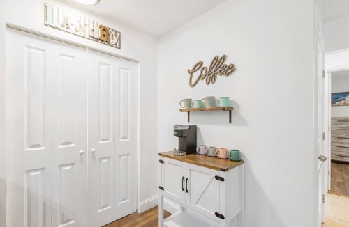 Foley House | Relaxing Duplex Retreat - Beaches, Hospital, Food