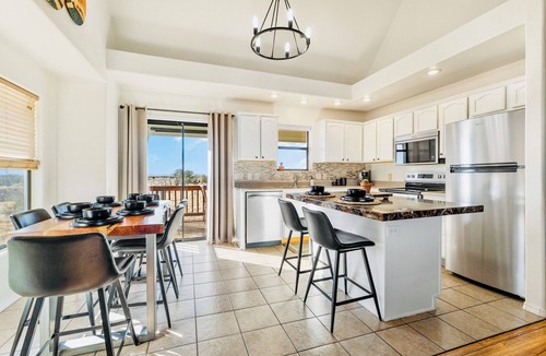 Valle House | Relaxing Family Getaway 27mi to Canyon King AC BBQ WD