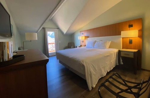 Mount Charleston Hotel | Relaxing King Room Hideaway with Free Parking & Seasonal Experiences