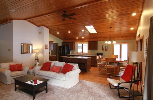 Crandon House | Relaxing Lakefront Retreat With Spectacular Views of Lake Metonga