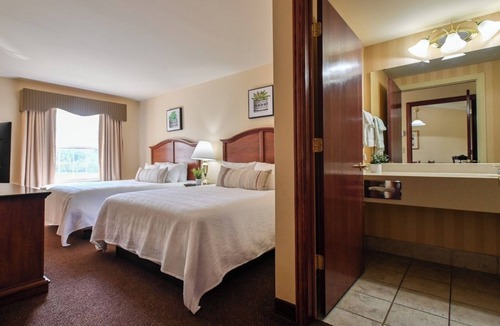 Pembine Hotel | Relaxing Nature Stay! 3 Pet Friendly Suites w/Pool, Spa & Kayak Adventures!