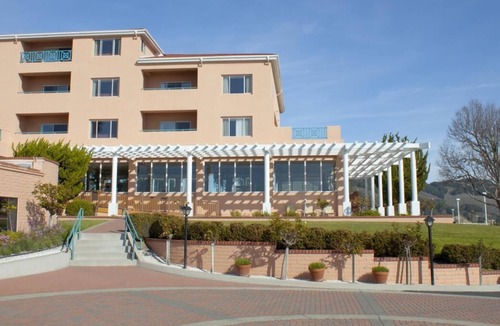 Avila Beach Resort | Relaxing Overnight Stay! Full Kitchen, Onsite Pool, Free Parking